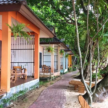 Paradise Beachfront Bungalows Hotel Koh Kradan Exterior photo